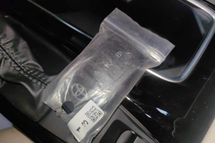 Used Toyota Camry 2024 Dual-Engine 2.5HG Prestige Edition
