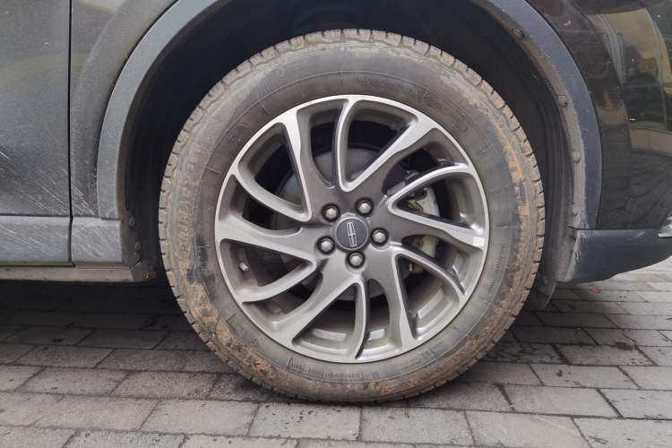 Used Lincoln Corsair 2020 2.0T Two-Wheel Drive Luxury Edition Right Front Wheel Hub