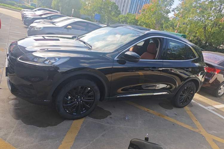 Used Ford Escape 2024 EcoBoost 245 Two-Wheel-Drive Titanium Edition