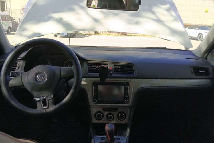 Used Volkswagen Lavida 2013 Revised Classic 1.6L Manual Fashion Edition
