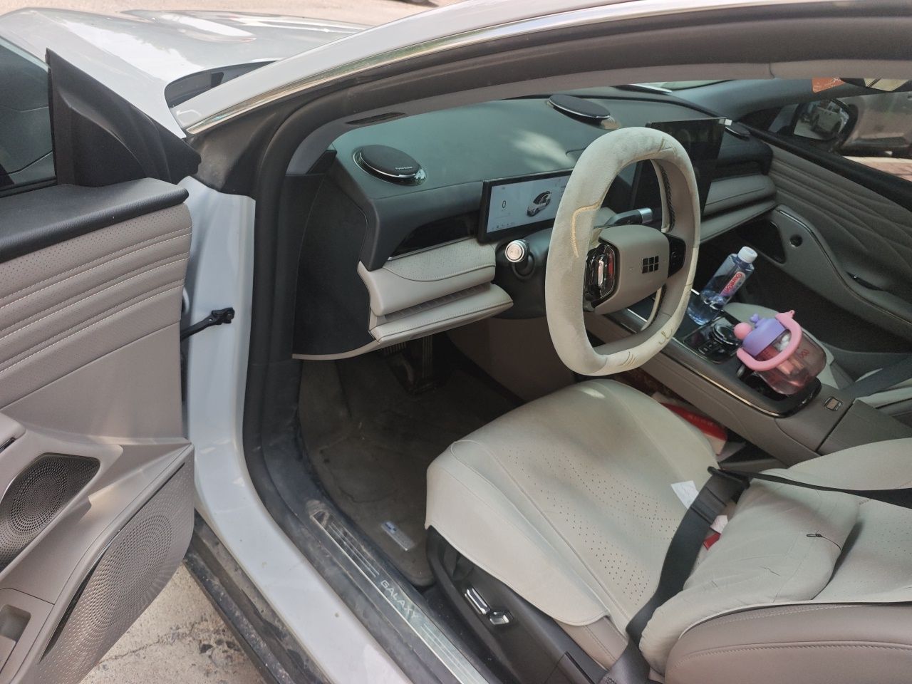 Geely Galaxy 8 2025 130km EM-i Deluxe Edition — снимка 16