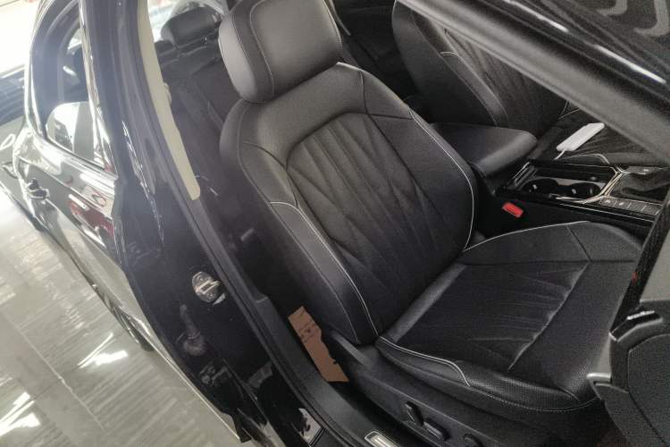 Used Volkswagen Passat 2023 330TSI Luxury Edition
