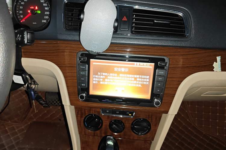 Used Volkswagen Lavida 2013 Restyled Classic 1.6L Automatic Comfort Edition Audio And AC Panel