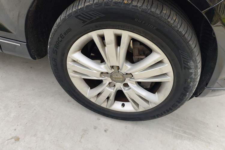 Used Audi Q7 2013 35 TFSI Comfort Model Right Front Wheel Hub