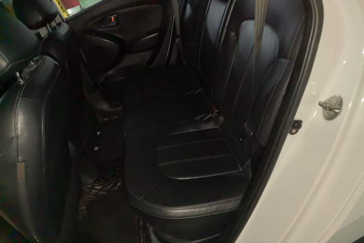 Used Hyundai ix35 2015 2.0L Automatic 2WD Smart Version China V Standard Left Rear Seat