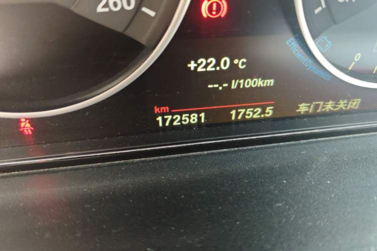 Used BMW 3 Series 2018 320Li Fashion Model Odometer Close Up