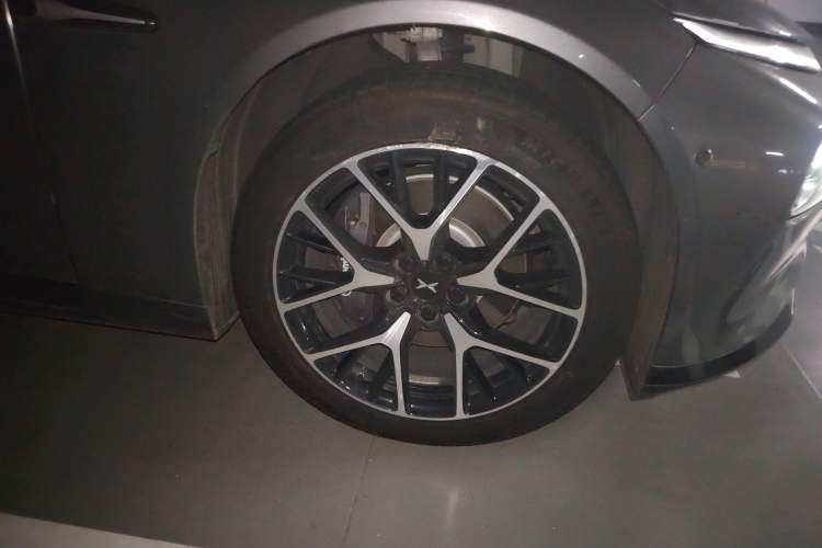 Used XPeng P7 2023 P7i 702 Pro Right Front Wheel Hub