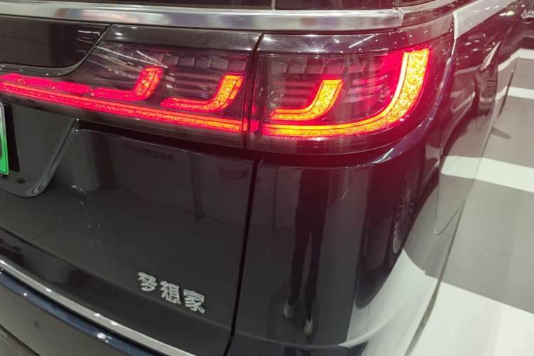 Used VOYAH Dream 2025 EV Four-Wheel-Drive Flagship Qiankun Version