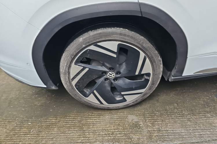 Used Volkswagen ID.6 X 2023 Upgraded Version Kinetic All-Wheel Drive Edition Right Rear Wheel Hub