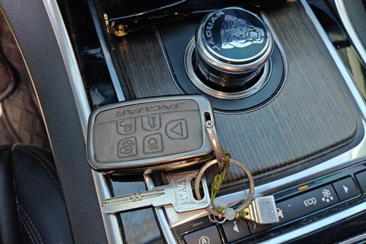 Used Jaguar XFL 2017 XFL 2.0T 200PS Windflower Edition