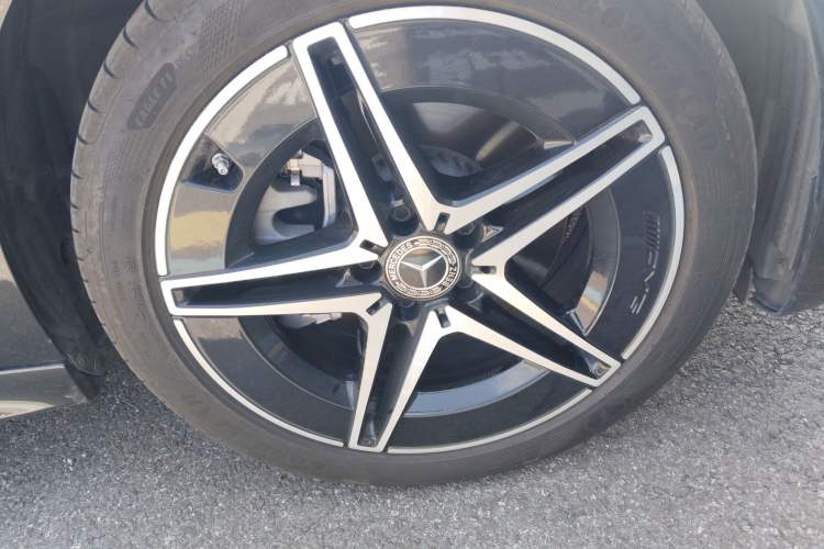 Used Mercedes-Benz C-Class 2024 C 260 L Brilliant Night Sports Edition Right Front Wheel Hub