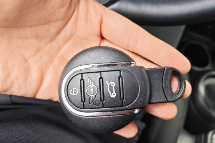 Used MINI 2023 Updated 1.5T COOPER Artist Five-Door Edition Vehicle Key