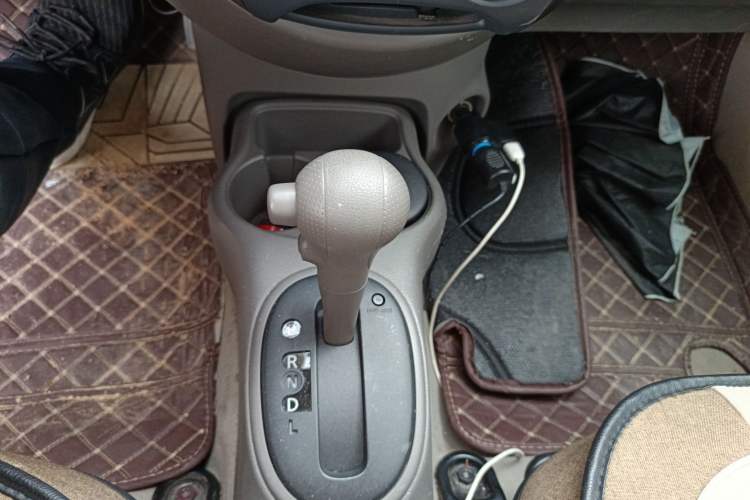 Used Nissan Sunny 2015 1.5XE CVT Comfort Edition Gear Lever