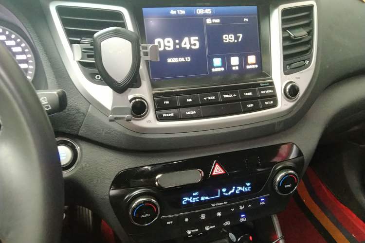 Used Hyundai Tucson 2018 1.6T Dual-Clutch Two-Wheel Drive 15th Anniversary Special Edition Audio And AC Panel