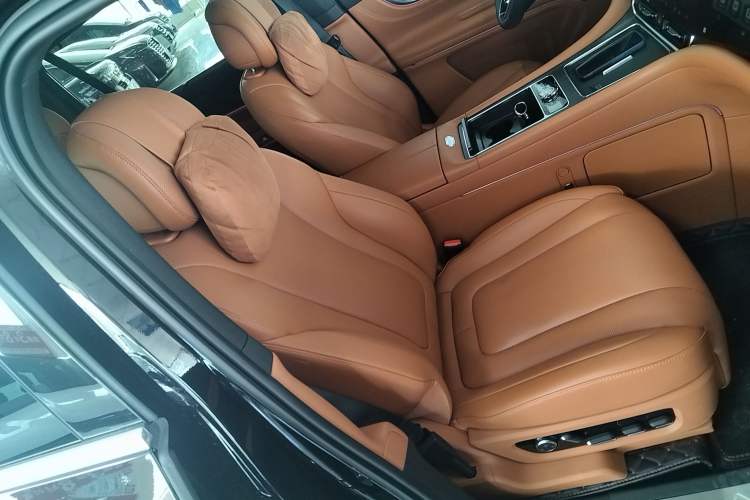 Used Hima AITO M9 2024 Range-Extended Ultra Version 42 kWh 6-Seater Model Right Front Seat