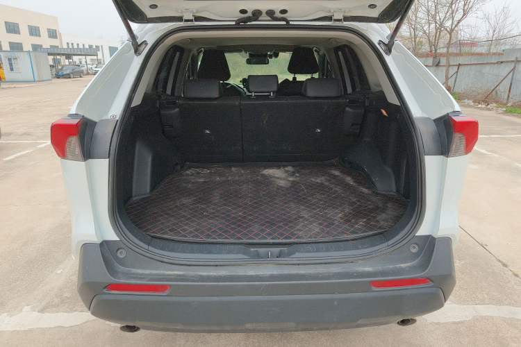 Used Toyota RAV4 Rongfang Plug-in Hybrid 2021 2.5L Two-Wheel Drive Elite Pro Trunk