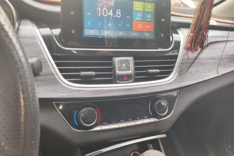 Used Baojun 730 2017 1.5T DCT Flagship Model 7 Seats China V Emission Standard Audio And AC Panel