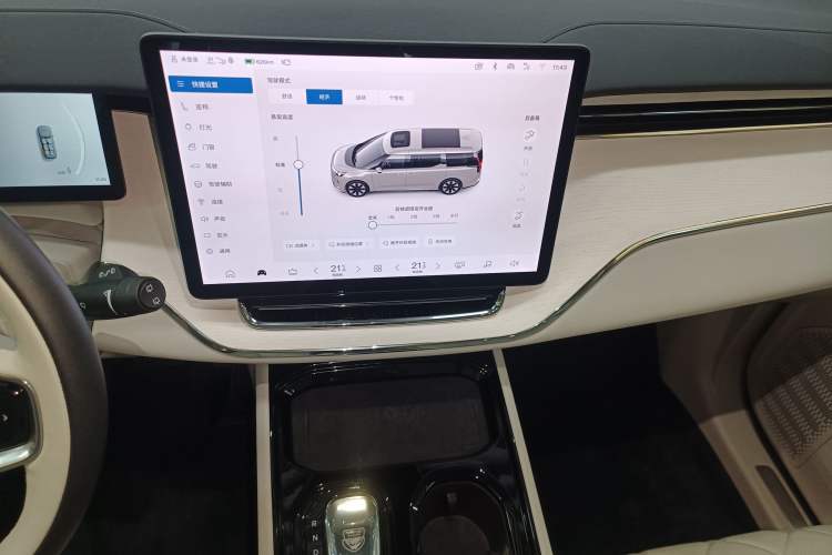 Used Volvo EM90 2025 Ultra Six-Seater