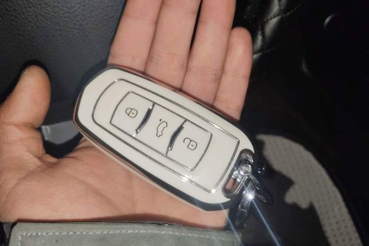 Used Geely Auto Emgrand GT 2015 2.4L Luxury Model
