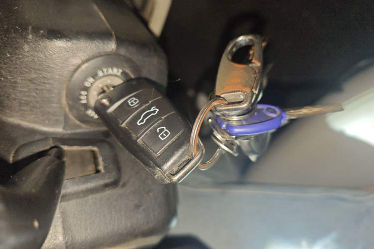 Used JAC Refine 2011 2.0L Government Procurement Version Manual Luxury Trim