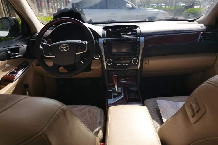 Used Toyota Camry 2012 2.5G Luxury Edition Center Console