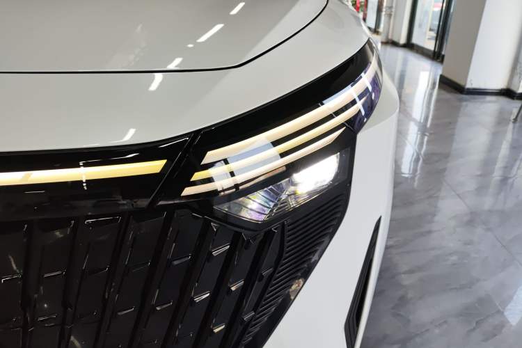 Used Venucia V DD-i 2023 60km iD Joy Ride Edition