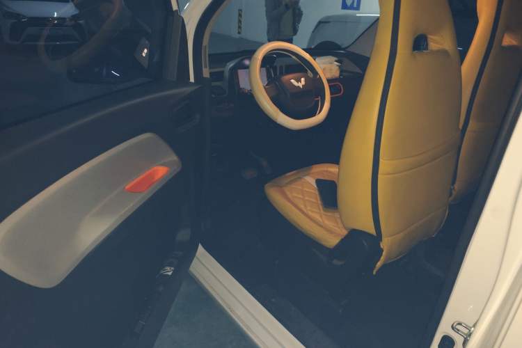 Used Wuling Hongguang MINIEV 2022 Zizai Version Lithium Iron Phosphate Interior 3