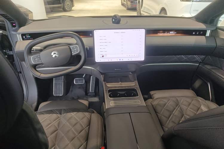 Used Nio ET9 2025 100kWh Signature Edition Center Console