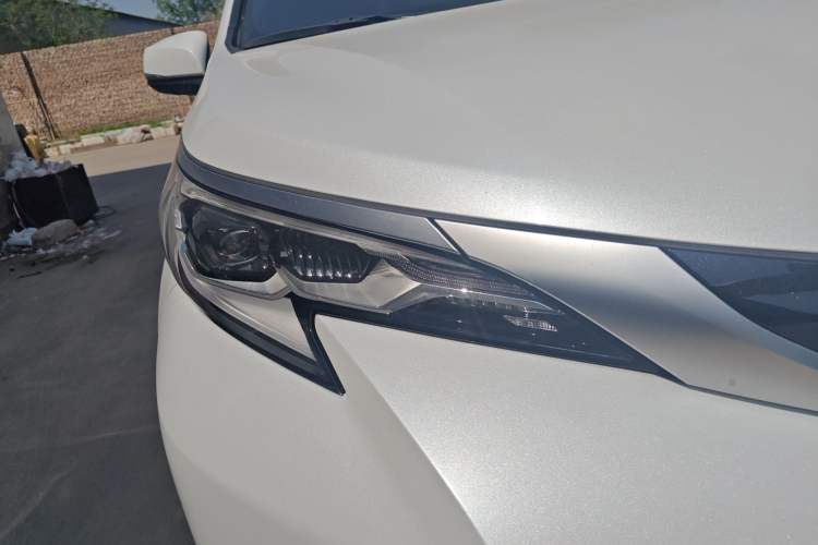 Used Toyota SIENNA 2024 2.5L Hybrid Prestige Deluxe Edition Right Front Headlight