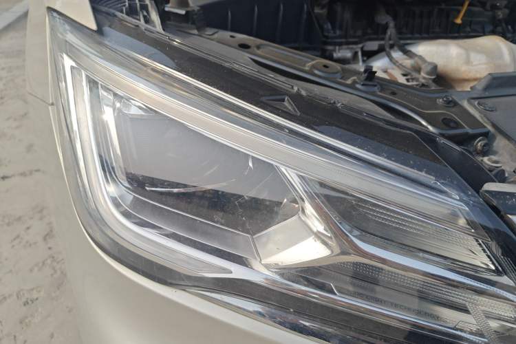Used Roewe i5 2019 20T Automatic 4G Connect Luxury Flagship Edition Right Front Headlight