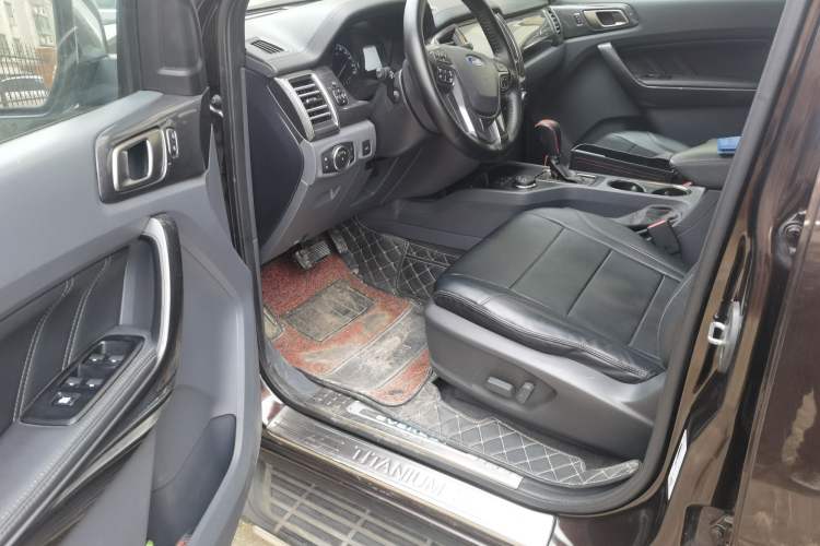 Used Ford Everest 2016 2.0T Gasoline Automatic 4x4 Luxury Edition
