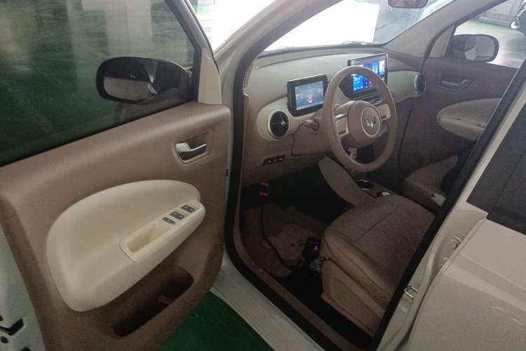 Used Wuling Hongguang MINIEV 2025 Four-Door Version Advanced Edition Driver Seat