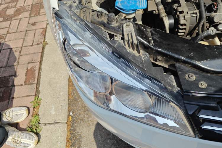 Used Roewe 350 2011 350S 1.5L Automatic Xunyue Edition Right Front Headlight