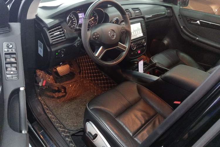 Used Mercedes-Benz R-Class 2017 R 320 4MATIC Business Edition Prestige Model