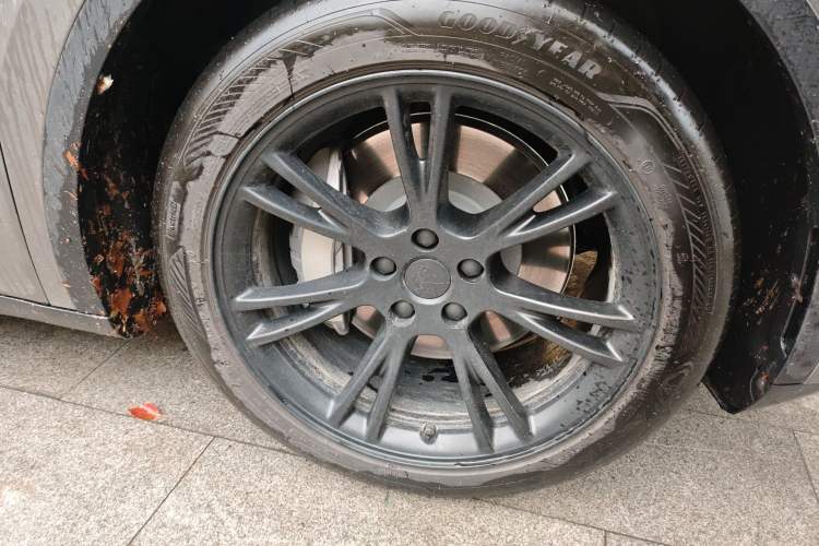 Used Tesla Model Y 2024 Rear-Wheel-Drive Version Right Front Wheel Hub