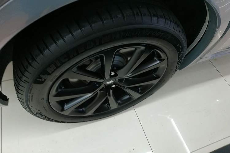 Used Li Auto ONE 2021 Extended-Range 6-Seater Version Exterior 5