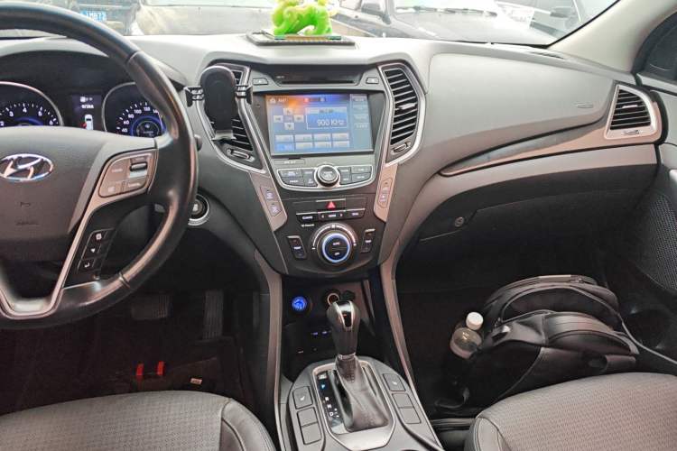 Used Hyundai Grand SantaFe 2013 3.0L 7-Seater Four-Wheel-Drive Comfort Edition
