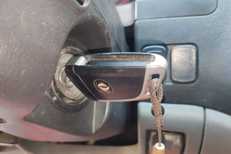 Used FORTHING Lingzhi 2013 M3 1.6L 7-Seater Luxury Model
