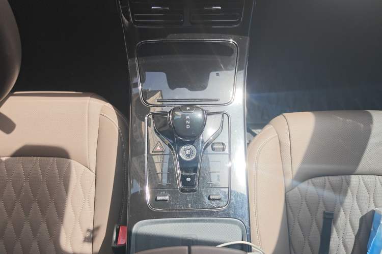 Used BYD Han 2023 EV Champion Edition 605KM Front-Drive Premium Model Gear Lever