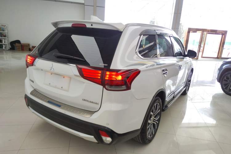 Used Mitsubishi Outlander 2018 2.4L 4x4 Elite Edition 5 Seats
