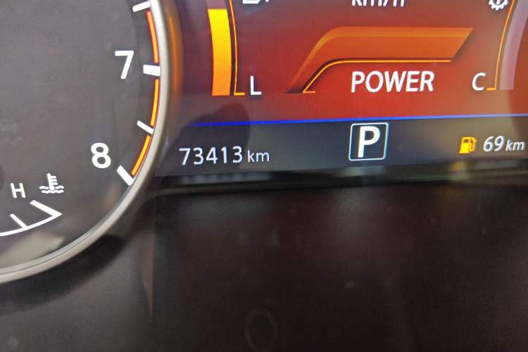 Used Nissan Maxima 2016 2.5L XV Ultimate Edition Odometer Close Up