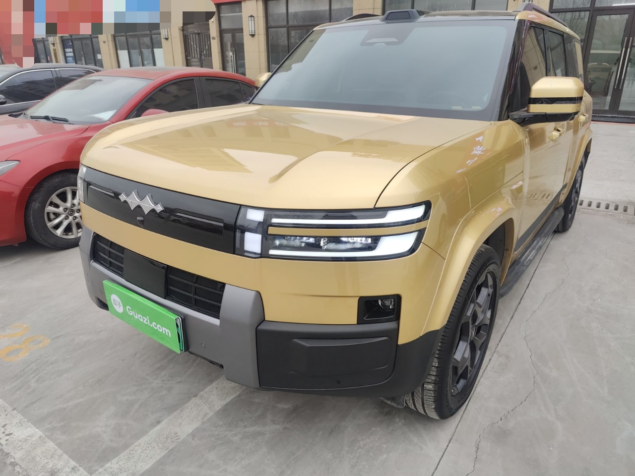 تحت مقدمة السيارة