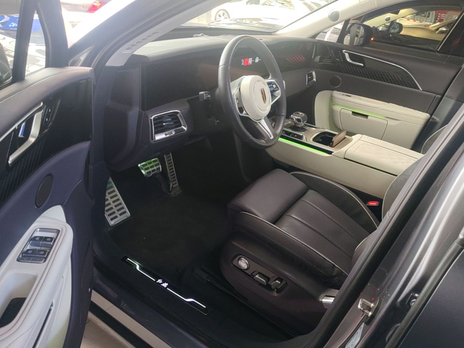 Hongqi E-HS9 2022 690 km Range Flagship Edition Six Seats — снимка 18