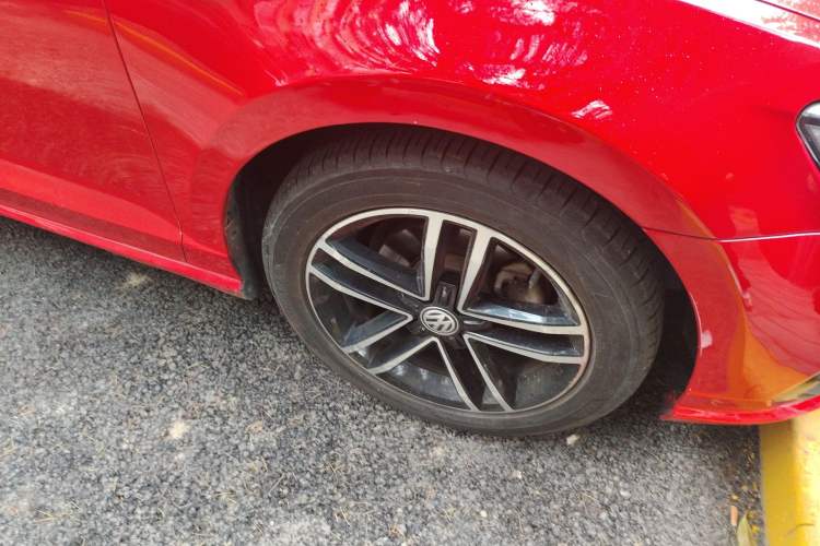 Used Volkswagen Lamando 2021 280TSI DSG Comfort Edition Right Front Wheel Hub