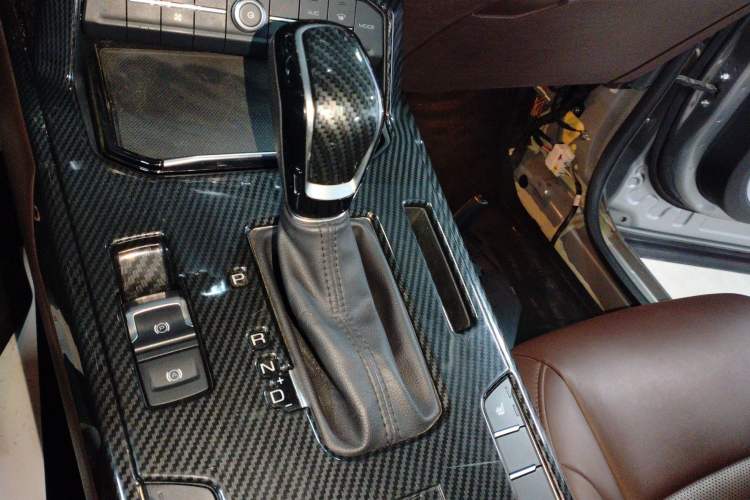 Used Wey VV5 2017 2.0T Ultra-Luxury Version Gear Lever