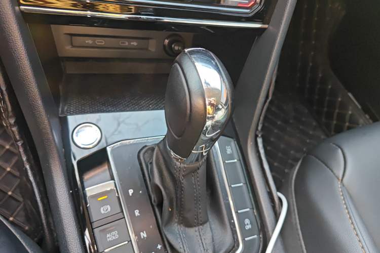 Used Volkswagen Tharu 2021 280TSI Two-Wheel-Drive Luxury Plus Edition Gear Lever