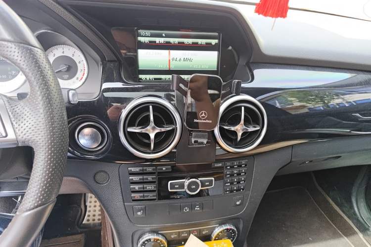 Used Mercedes-Benz GLK-Class 2013 Facelift GLK 300 4MATIC Luxury Edition Audio And AC Panel