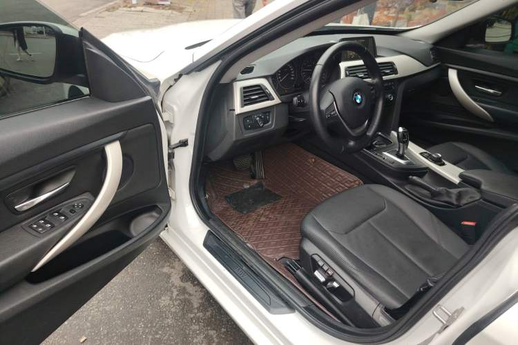 Used BMW 3 Series GT 2016 320i Fashion Model Interior 3