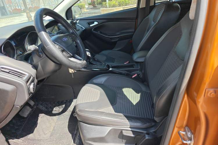 Used Ford Focus 2015 Hatchback 1.6L Automatic Fashion Edition