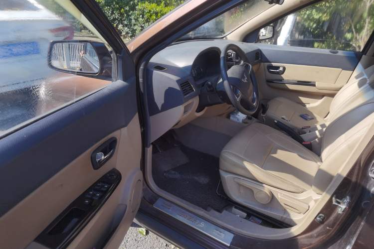 Used Wuling Hongguang 2014 1.2L S Comfort Model China IV